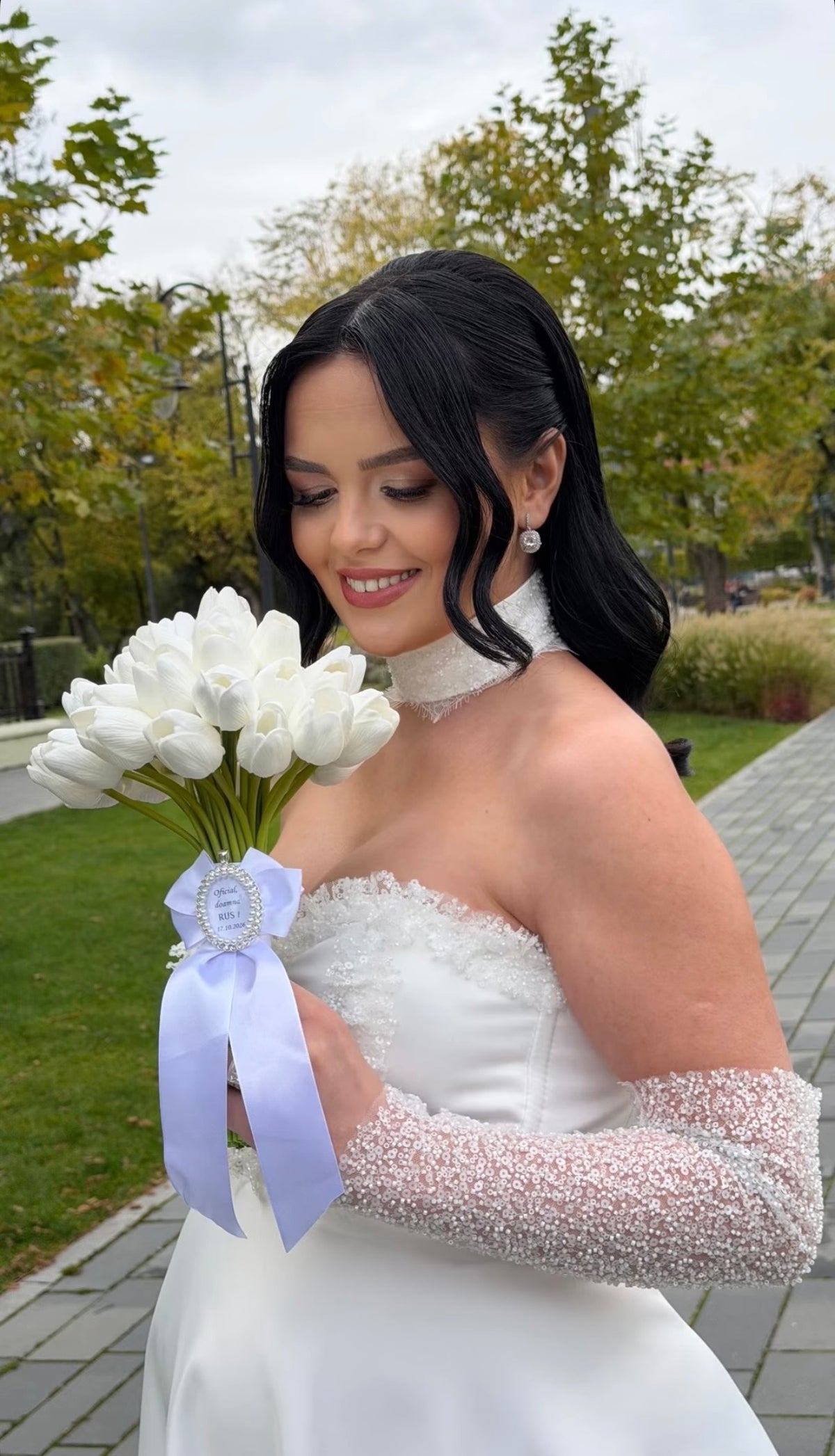 Buchet de mireasa cu lalele si brosa personalizata - Daylis