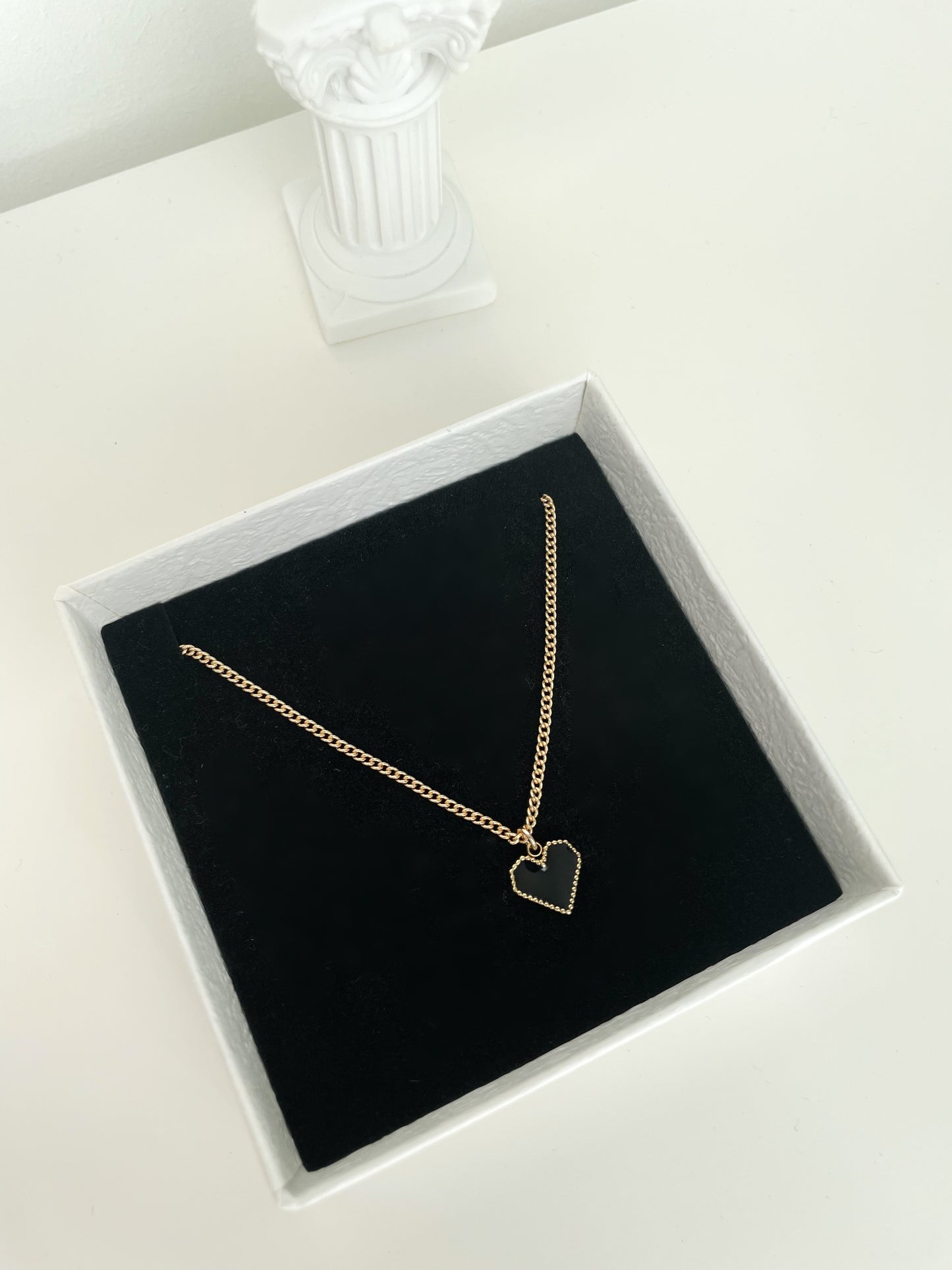 Lantisor Gold cu inimioara neagra - Daylis