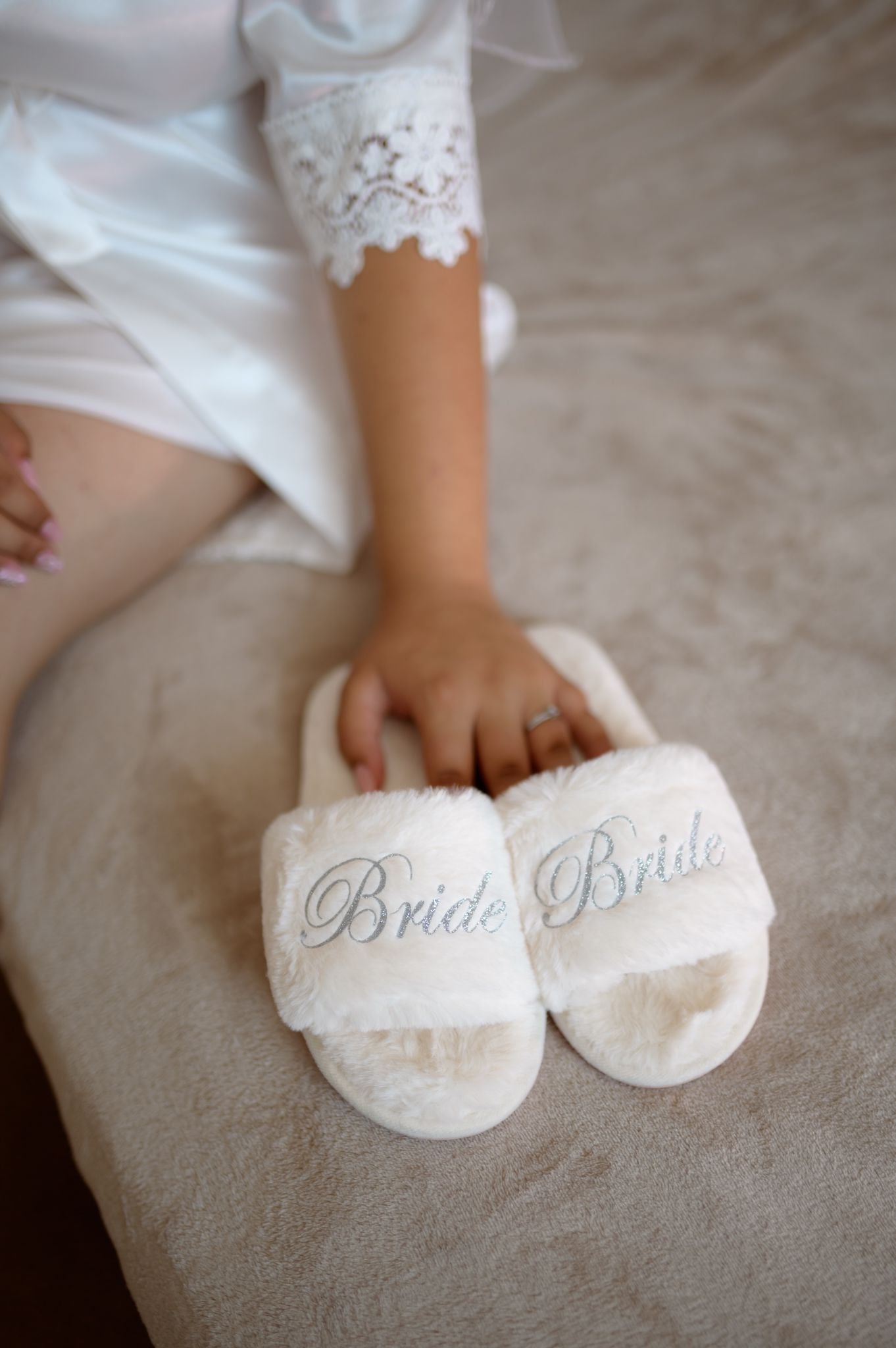 Papuci pufosi Bride