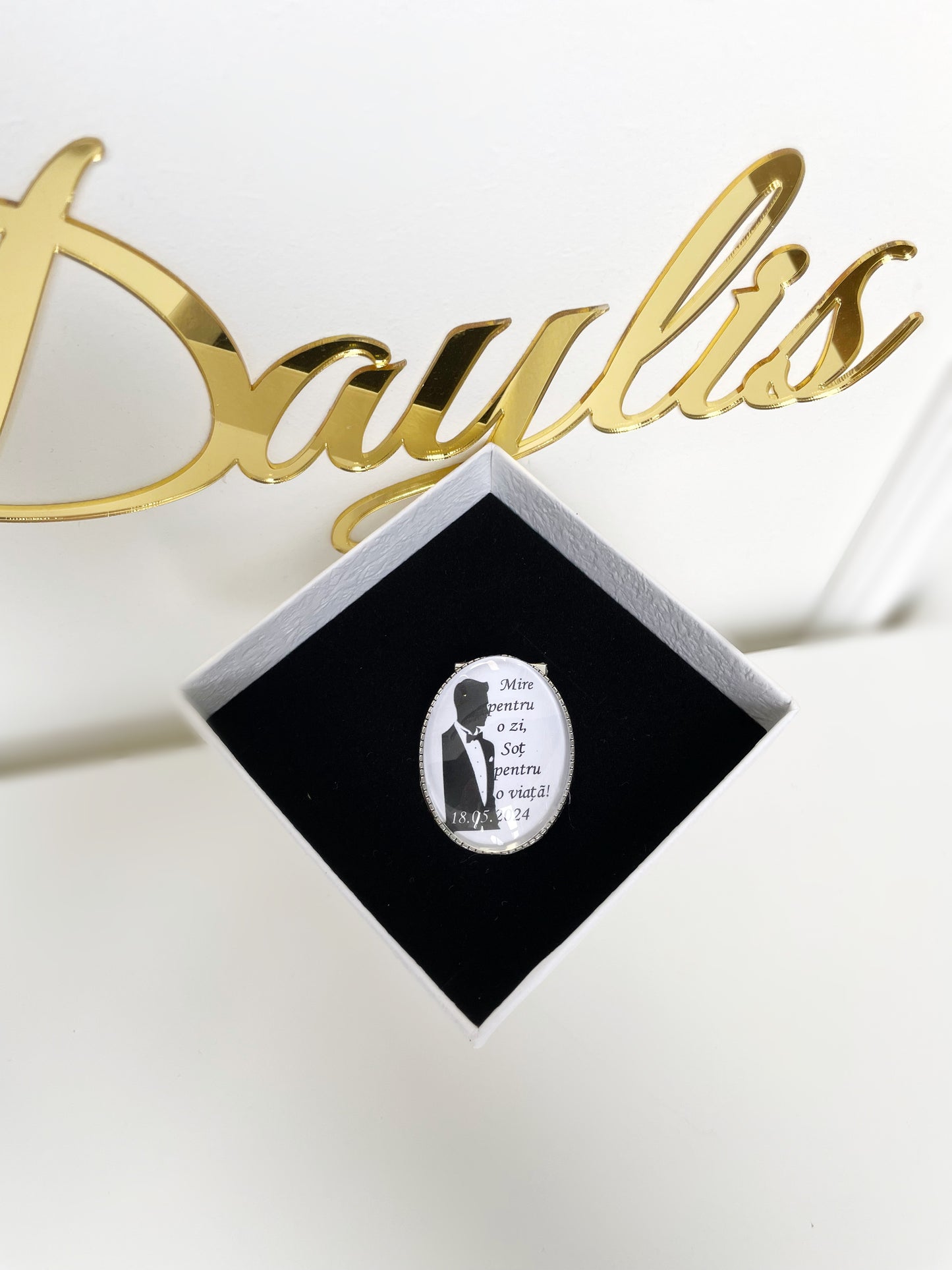 Brosa personalizata Man Daylis