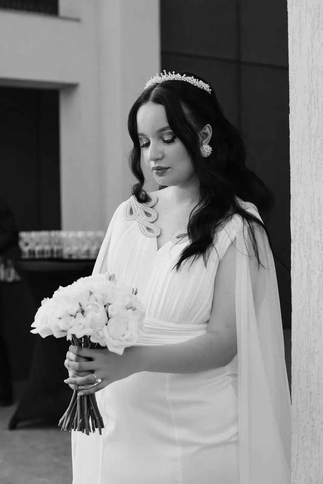 Cercei Handmade cu Perle si Cristale – Floare Elegantă