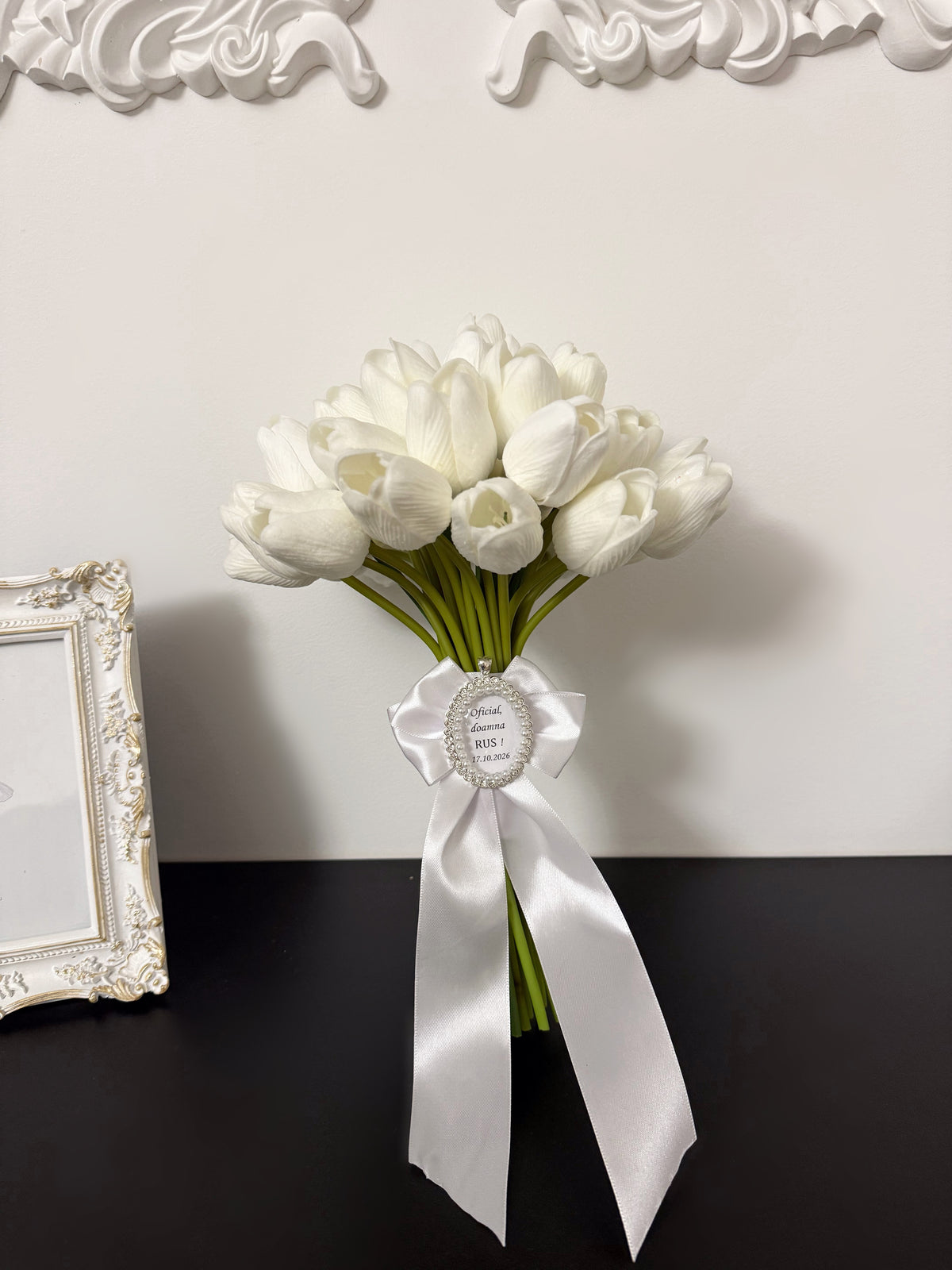 Buchet de mireasa cu lalele si brosa personalizata - Daylis
