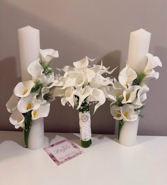 Set Nuntă Elegant – Buchet de Mireasă și Lumânări de Cununie cu Flori de Calla
