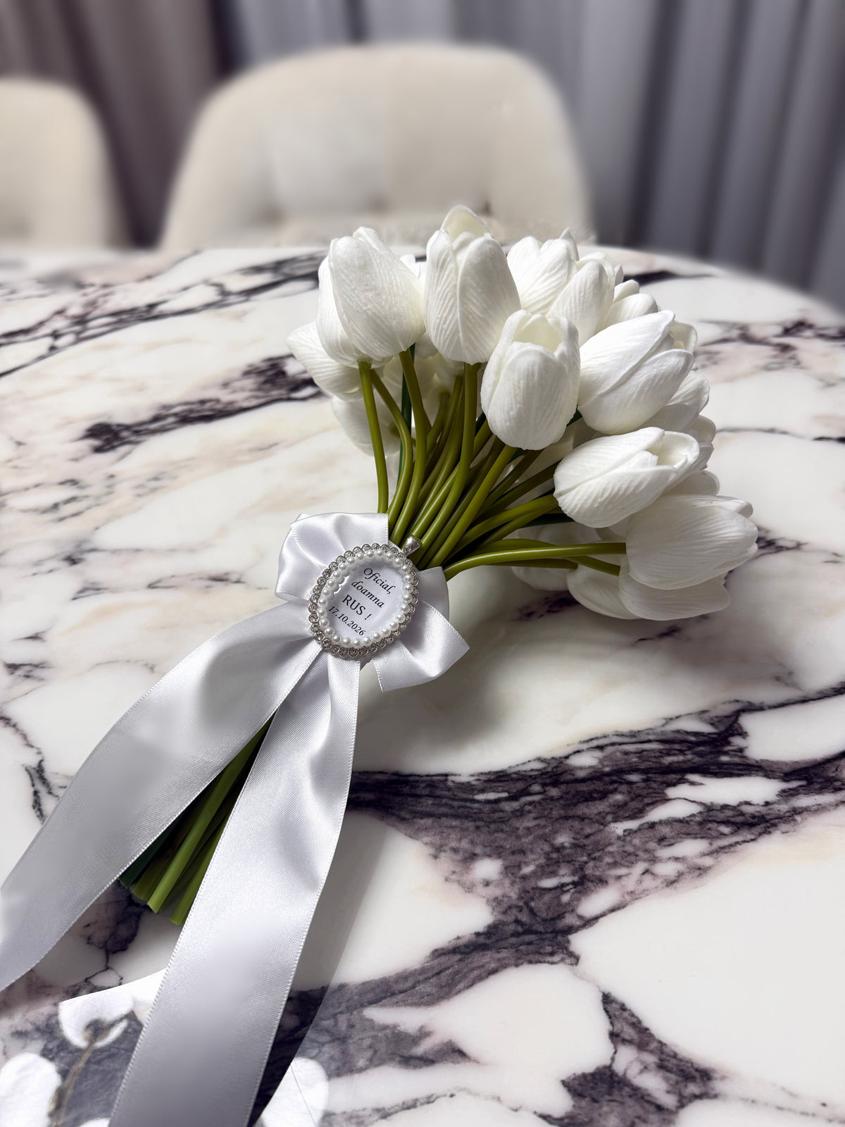 Buchet de mireasa cu lalele si brosa personalizata - Daylis