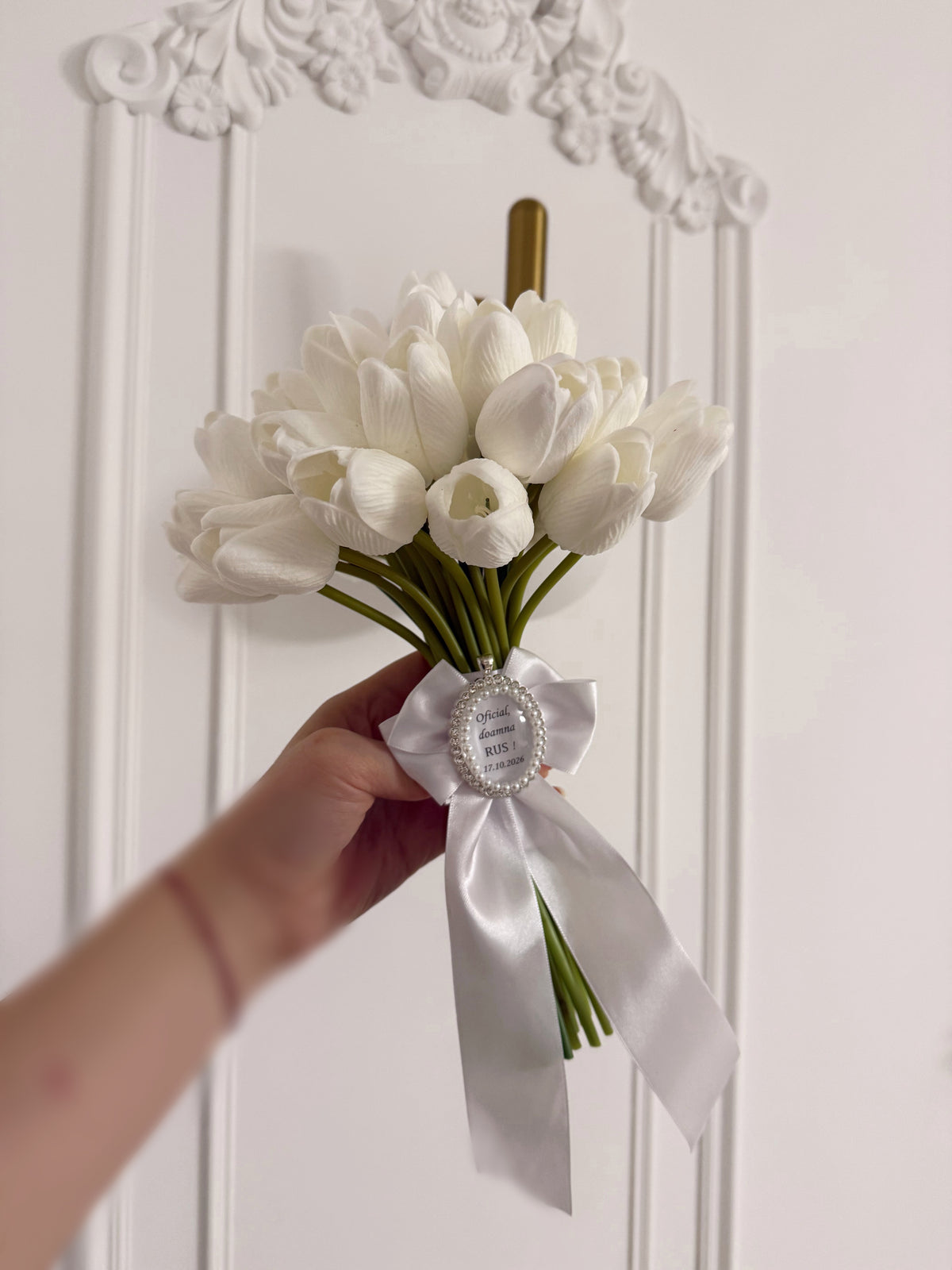 Buchet de mireasa cu lalele si brosa personalizata - Daylis