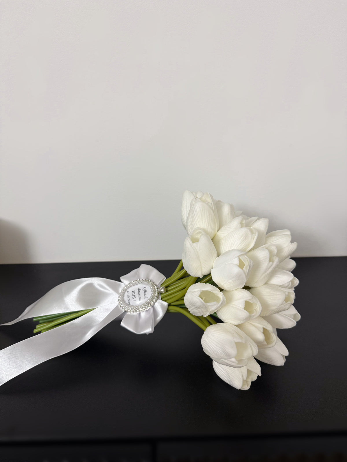 Buchet de mireasa cu lalele si brosa personalizata - Daylis