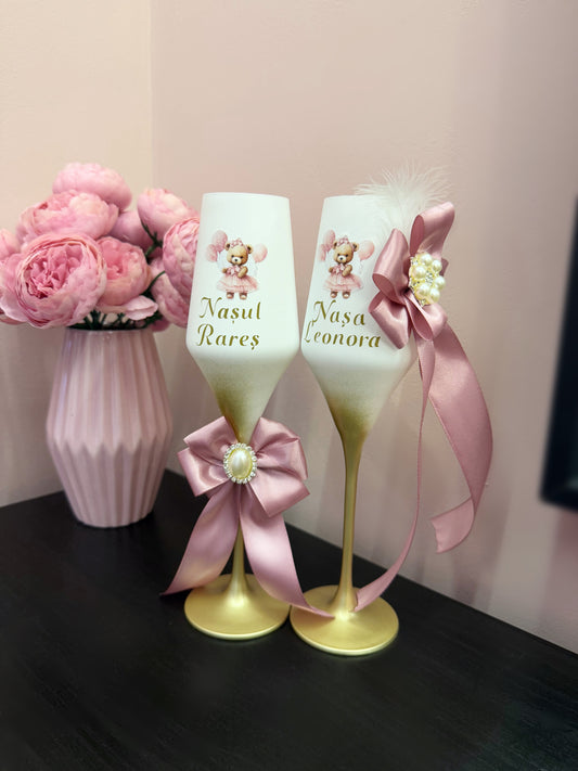 Pahare Personalizate pentru Botez – Eleganță și Emoție într-un Singur Cadou