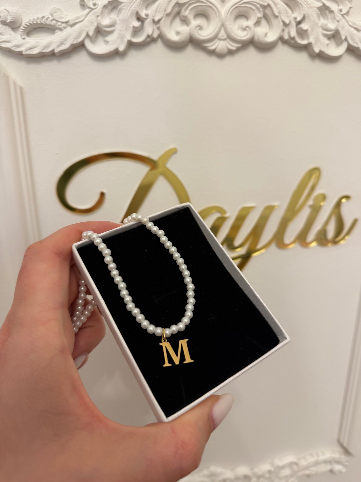 Lantisor din perle și litera Gold - Daylis