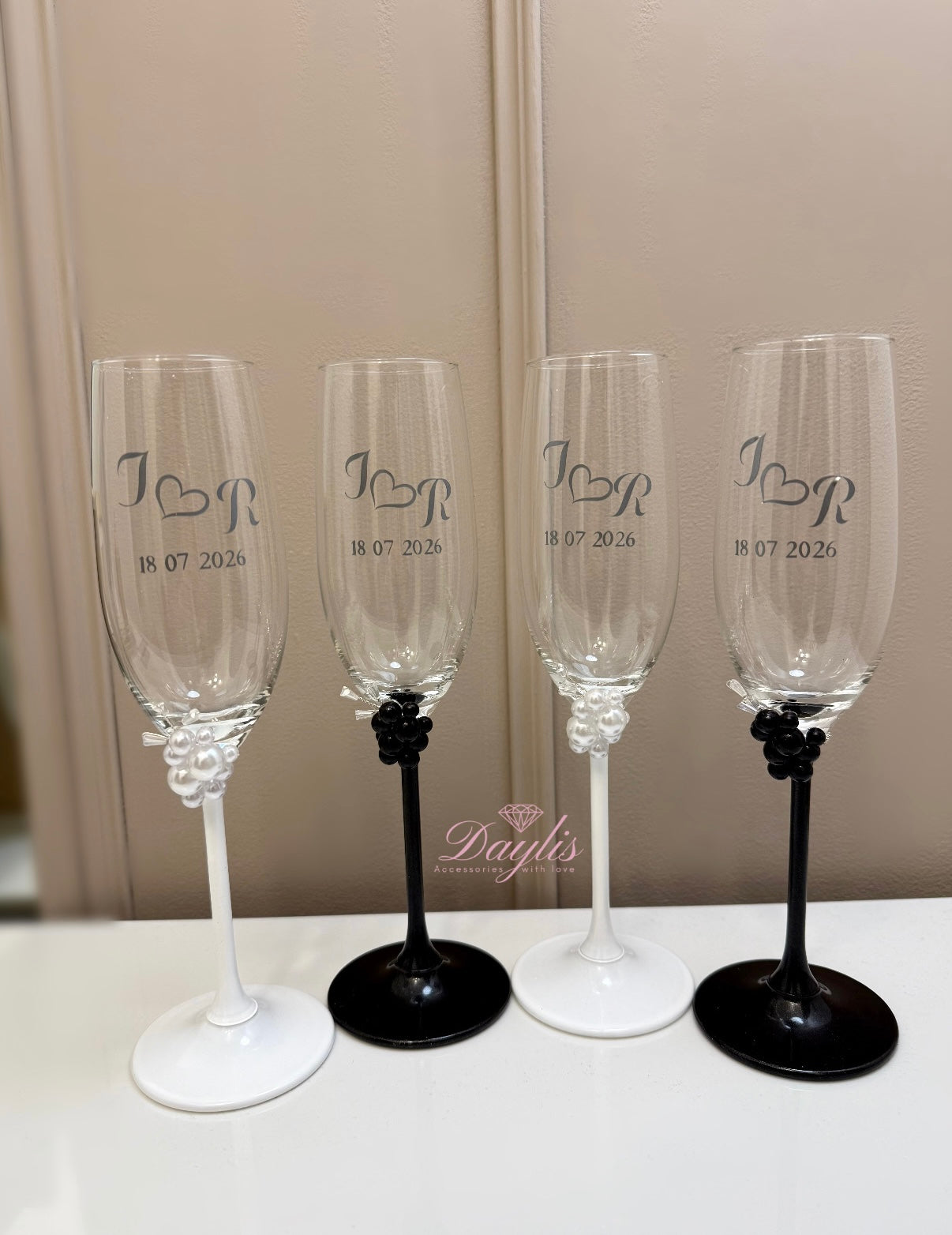 Set pahare personalizate – Black & White Elegance