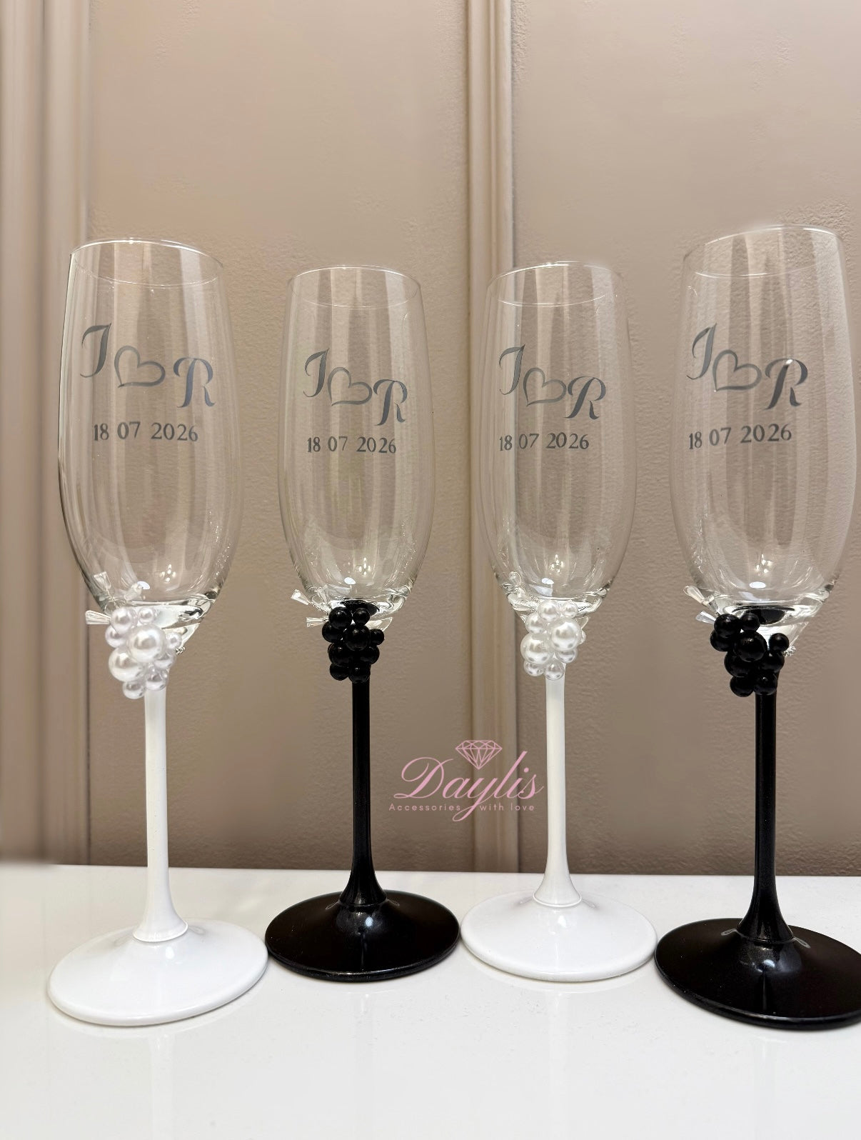 Set pahare personalizate – Black & White Elegance